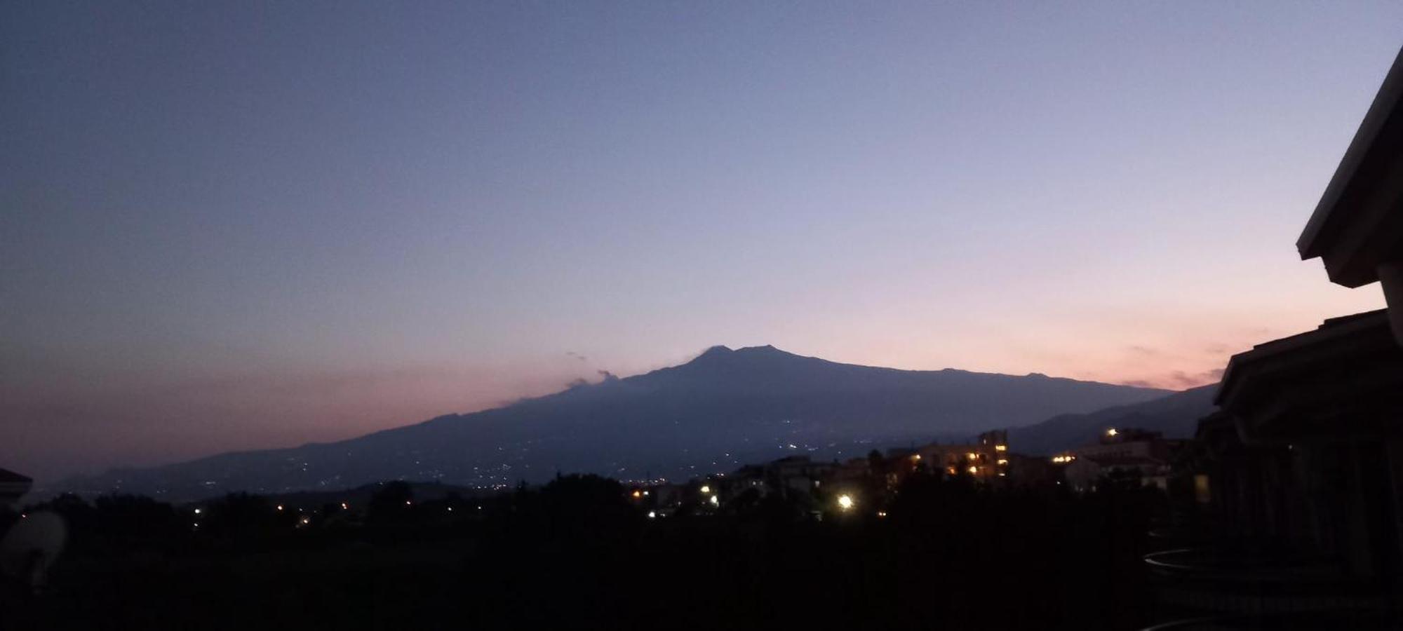 Bluesky Apartment - Third Floor Giardini Naxos Luaran gambar
