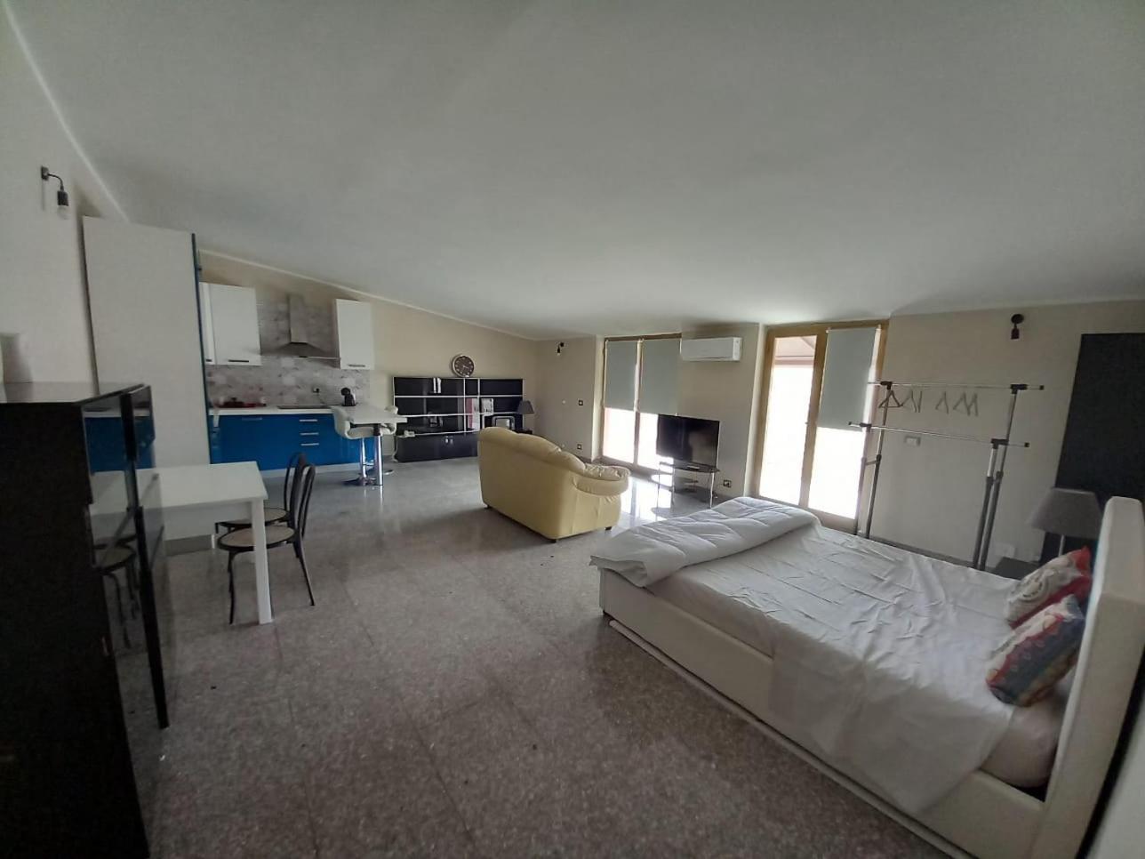 Bluesky Apartment - Third Floor Giardini Naxos Luaran gambar