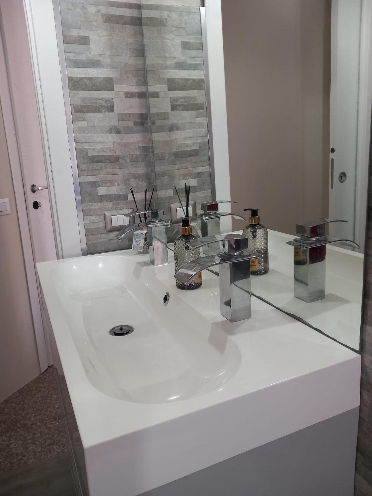 Bluesky Apartment - Third Floor Giardini Naxos Luaran gambar