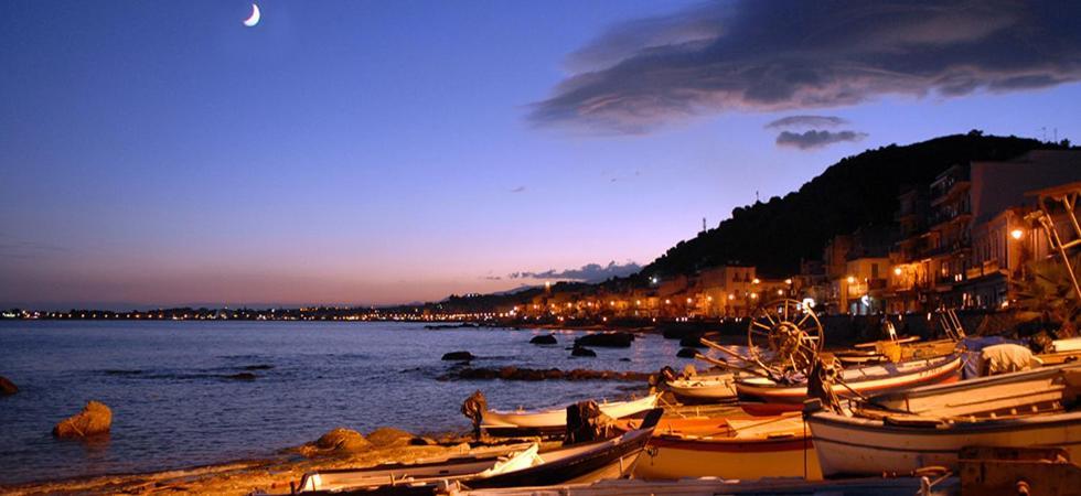 Bluesky Apartment - Third Floor Giardini Naxos Luaran gambar